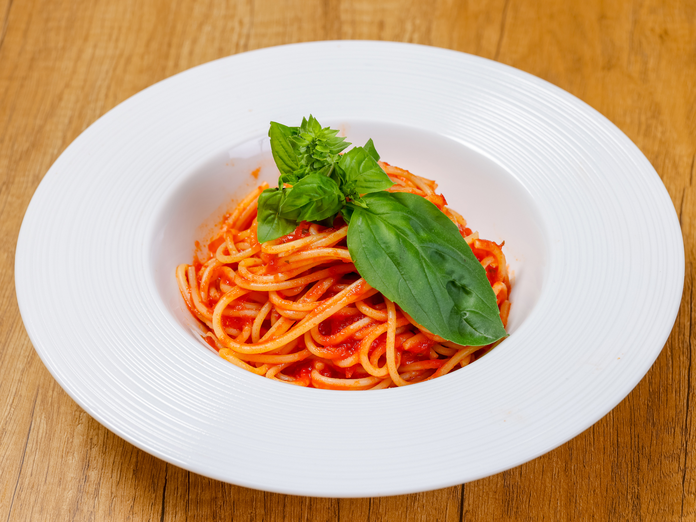 トマトソースパスタ